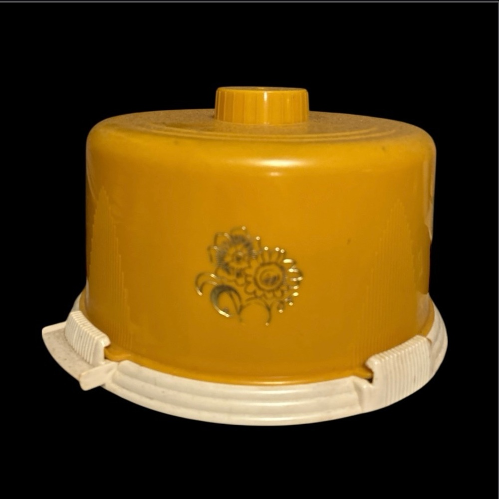 Lustro-ware MCM Vintage Lock-lift Cake Carrier, Harvest Gold
